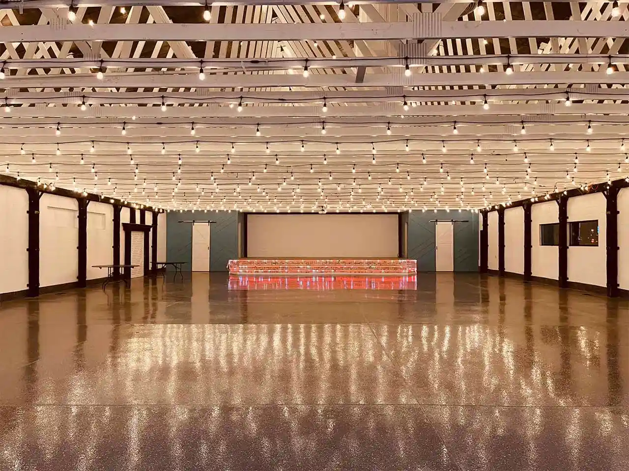 tatevEvents-RusticParadise-Gallery-EmptyDanceFloorBeforeEvent-960h
